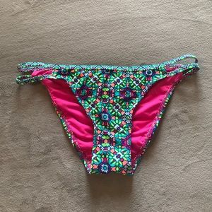 🏝NWT Cheeky Bikini Bottom 🏝 Medium 🏝